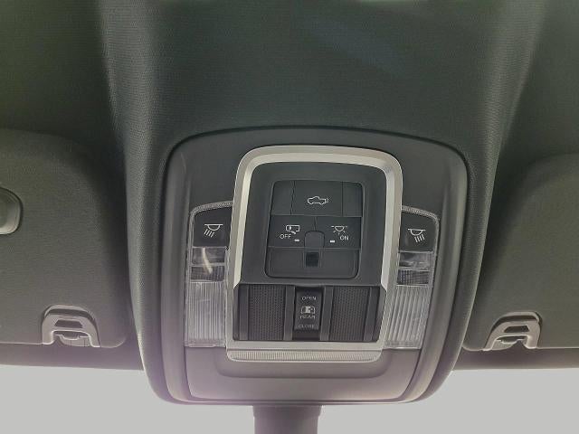 2019 RAM 1500 Laramie 4x4 Crew Cab 5'7 Box