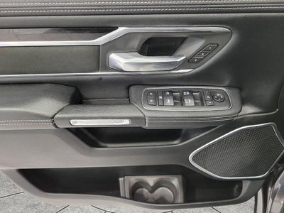 2019 RAM 1500 Laramie 4x4 Crew Cab 5'7 Box