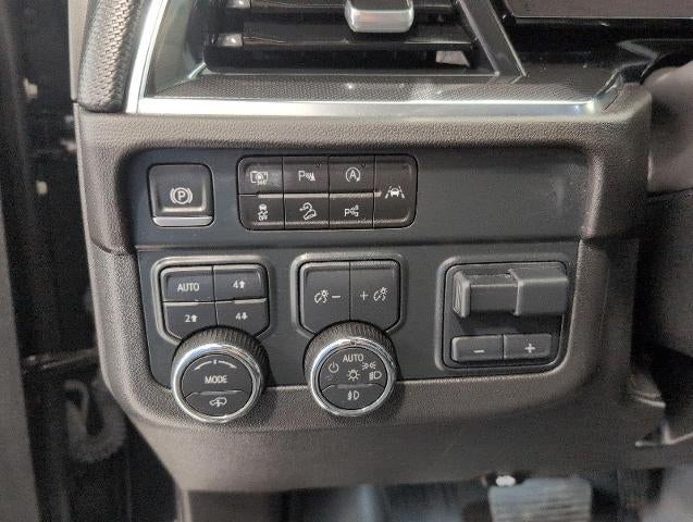 2025 Chevrolet Suburban 4WD 4dr RST