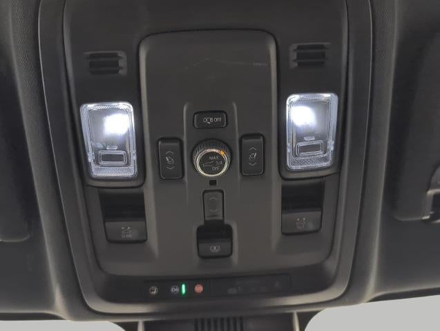 2025 Chevrolet Suburban 4WD 4dr RST