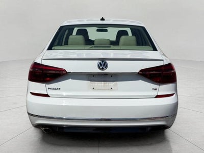 2017 Volkswagen Passat R-Line w/Comfort Pkg Auto