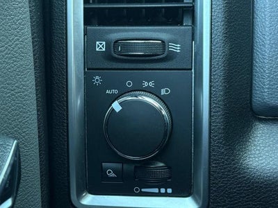 2019 RAM 1500 Classic SLT Crew Cab 4x4 5'7" Box